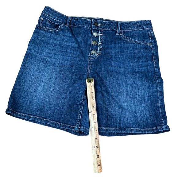 Simply Vera Vera Wang Denim Shorts with Button Fly Closure Perfect for Summer - Picture 3 of 8